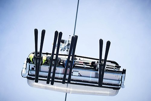 Sessellifte werden immer komfortabler und schneller - dank Kuppel-Technik. - © Annette Riedl/dpa-tmn