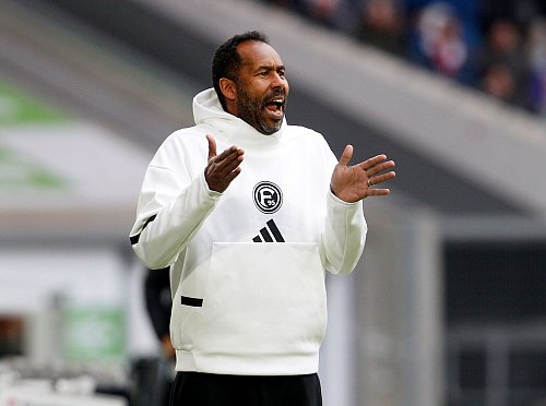 Es läuft nicht für Daniel Thioune und seine Fortuna: Seit vier Spielen sind die Düsseldorfer sieglos - © Roland Weihrauch/dpa