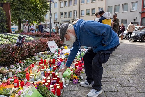 Die Tradition der mehrtägigen Volksfeste wird in Solingen knapp ein Jahr nach dem Anschlag fortgeführt werden. Philipp Müller ist wieder einer der Mitorganisatoren. (Archivbild) - © Thomas Banneyer/dpa