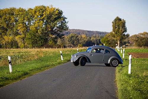 Nur bei trockenem Wetter fährt Traugott Grundmann sein Auto. - © Moritz Frankenberg/dpa