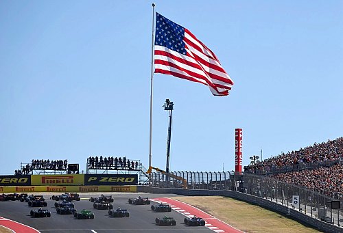 Das Rennen in Texas ist ein Publikumsmagnet. - © Patrick Falllon/AFP Pool via AP/dpa