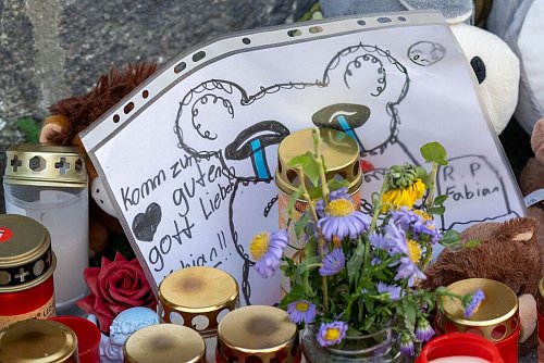 Die Trauer um den achtjährigen Fabian ist groß in Güstrow. - © Stefan Sauer/dpa