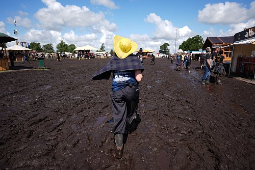 Das Wetter tut dem Wacken Open Air keinen Abbruch. - © Marcus Brandt/dpa