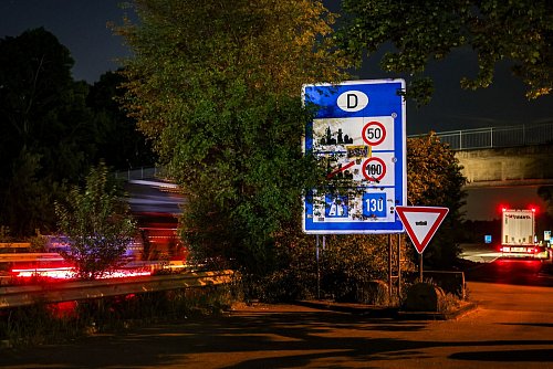 An der deutsch-niederländischen Grenze soll verstärkt kontrolliert werden. - © Christoph Reichwein/dpa