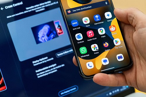 Cross Controll erlaubt das Steuern des Motorola-Smartphones per Maus und Tastatur vom PC aus - als ob es ein weiterer Bildschirm wäre. - © Franziska Gabbert/dpa-tmn