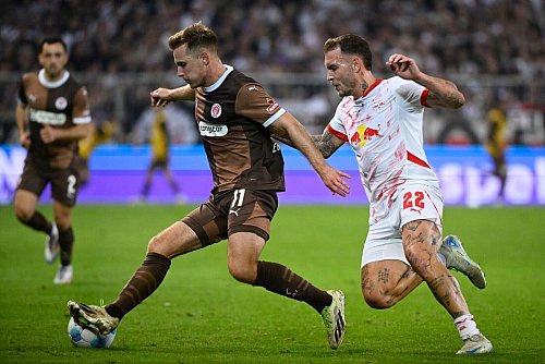 Aufsteiger St. Pauli zeigt gegen RB Leipzig über weite Strecken ein tolles Spiel. - © Gregor Fischer/dpa