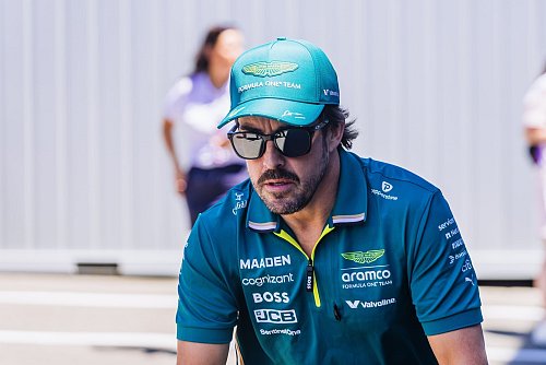 Fernando Alonso muss um seinen Rekordstart in Ungarn bangen. - © Philipp von Ditfurth/dpa