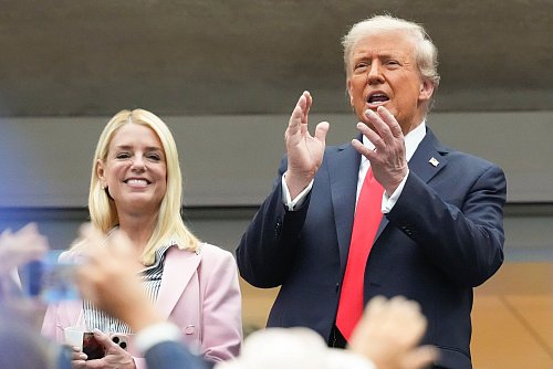 Wegen des Besuchs von Trumps waren die Sicherheitsvorkehrungen rund um das Finale verschärft. - © Kirsty Wigglesworth/AP/dpa
