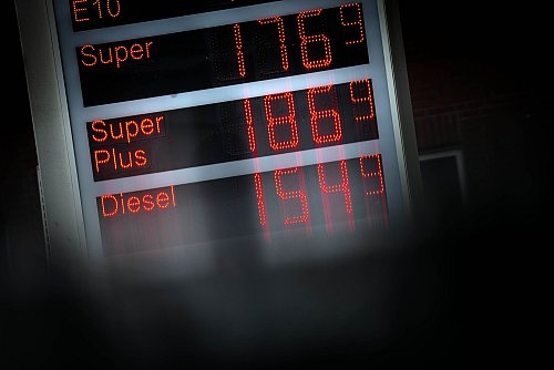 Die Energiepreise sinken kaum noch. - © Sina Schuldt/dpa