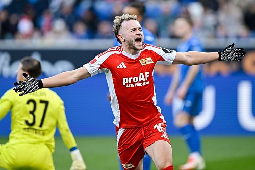 Union-Stürmer Benedict Hollerbach bejubelt seinen Treffer zum 1:0 gegen Hoffenheim - © Uwe Anspach/dpa