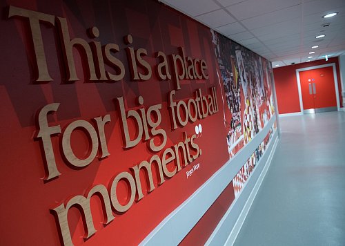 Der FC Liverpool ist einer der wenigen Clubs mit Millionen Fans auf der ganzen Welt. - © Sven Hoppe/dpa