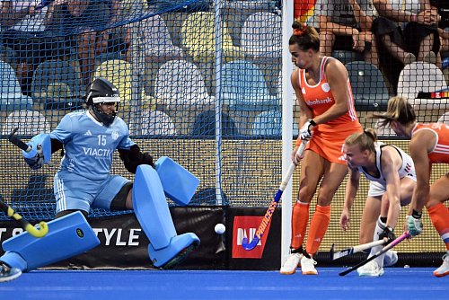 Das deutsche Team kassiert eine klare Niederlage. - © Federico Gambarini/dpa