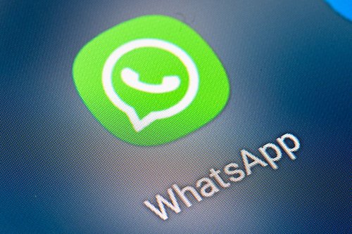 Der Messengerdienst Whatsapp ist mit Abstand der in Deutschland am häufigsten genutzte Online-Kommunikationsdienst - Datenschützer mahnen jedoch eine umsichtige Nutzung an. (Symbolbild) - © Fabian Sommer/dpa