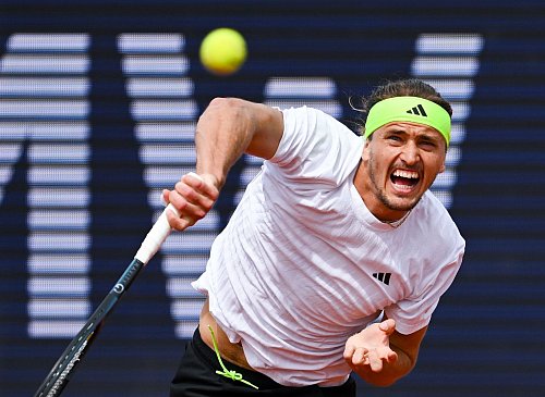 Alexander Zverev gelingt in München ein starkes Comeback nach etlichen Pleitewochen. - © Sven Hoppe/dpa