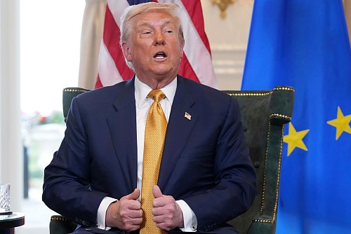 Auf die meisten Einfuhren aus der EU in die USA werden künftig Zölle in Höhe von 15 Prozent fällig. - © Jacquelyn Martin/AP/dpa