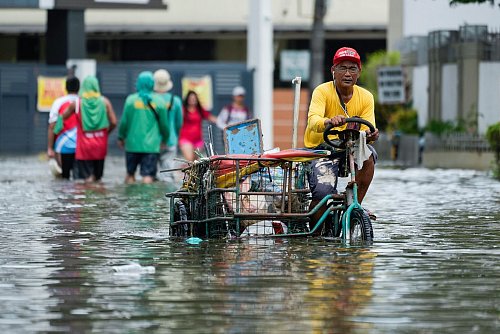 Der Sturm könnte noch einmal auf die Philippinen zurückkehren. - © Aaron Favila/AP
