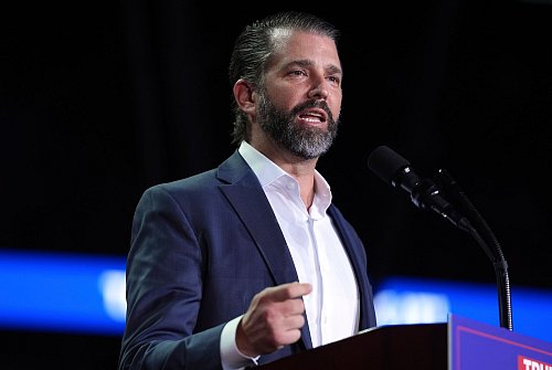 Trumps Sohn Don Jr. hat seinen Vater aktiv im Wahlkampf unterstützt. (Archivbild) - © Evan Vucci/AP/dpa