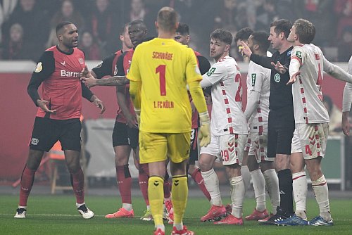Das Pokal-Derby war hitzig - © Federico Gambarini/dpa