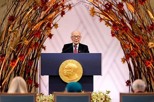 Terumi Tanaka hielt den Nobelvortrag im Namen seiner Organisation. - © Heiko Junge/NTB/dpa