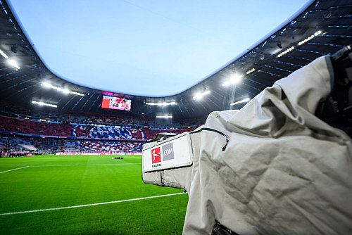 Die Deutsche Fußball Liga will im zweiten Anlauf die TV-Rechte verkaufen. - © Tom Weller/dpa