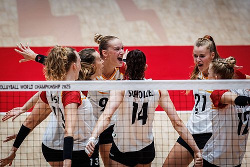 Die Chemie stimmt im deutschen Team. - © ---/Deutscher Volleyball-Verband /dpa