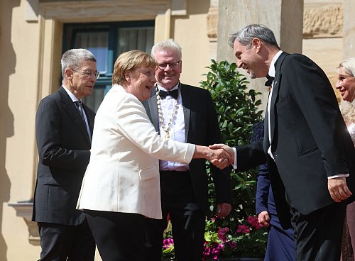 Angela Merkel in Bayreuth. - © Karl-Josef Hildenbrand/dpa
