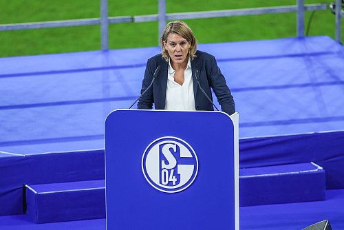 Finanzvorständin Christina Rühl-Hamers verteidigte den Sparkurs des Clubs. - © Tim Rehbein/dpa