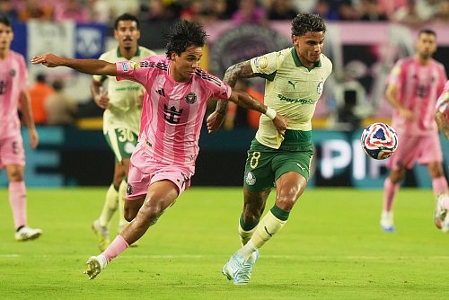 Inter Miami steht nach einem 2:2 gegen Palmeiras im Achtelfinale der Club-WM. - © Marta Lavandier/AP/dpa