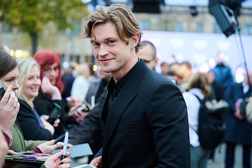 Damian Hardung wurde durch seine Rolle weltweit bekannt. - © Annette Riedl/dpa