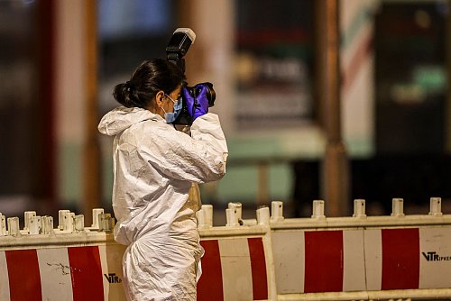 Auf dem Weg in Richtung Hauptbahnhof soll der Verdächtige einen Jugendlichen mit einem Messer bedroht haben. - © Christoph Reichwein/dpa