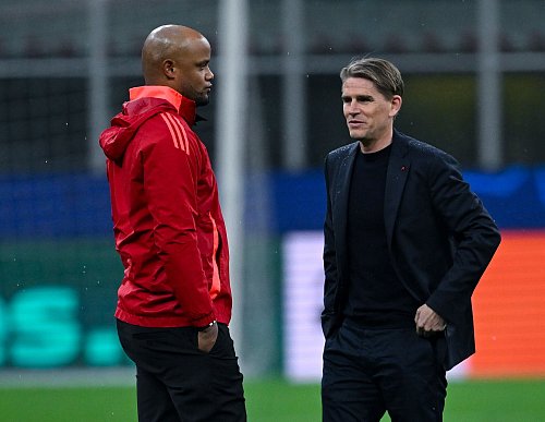 Sportdirektor Christoph Freund (r) will die Meisterschale nach Hause holen. - © Sven Hoppe/dpa