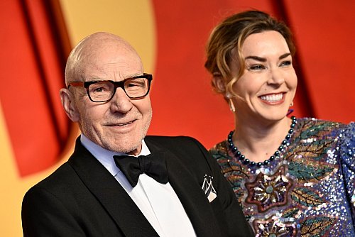 Patrick Stewart und seine Frau Sunny Ozell. - © Evan Agostini/Invision/AP/dpa