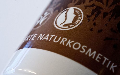 Das Natrue-Label ist ein zuverlässiger, überprüfbarer und internationaler Standard für echte Natur- und Biokosmetik. - © Andrea Warnecke/dpa-tmn