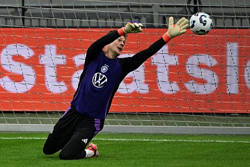 Alexander Nübel scheint der Favorit, für ter Stegen ins Tor der DFB-Auswahl zu rücken. - © Federico Gambarini/dpa