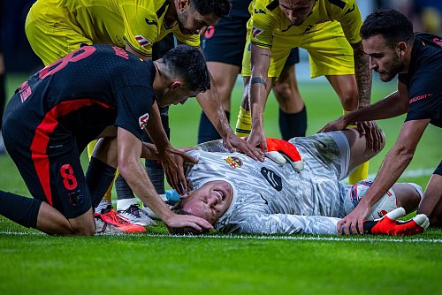 Marc-André ter Stegen verletzte sich schwer in einem Spiel des FC Barcelona. - © Revierfoto/dpa