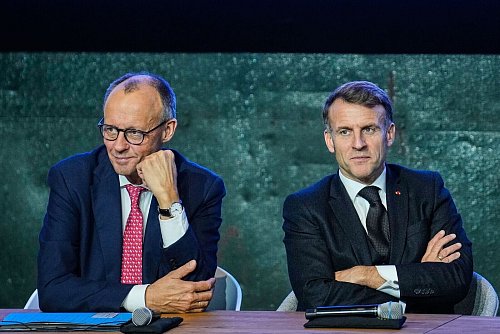 Kanzler Merz und Präsident Macron hatten Forderungen der Tech-Industrie auf dem Gipfel zur europäischen digitalen Souveränität bekräftigt. - © Ebrahim Noroozi/Pool AP/dpa
