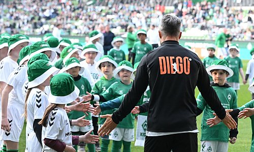 Diego bei seinem Abschiedsspiel im Weserstadion. - © Carmen Jaspersen/dpa