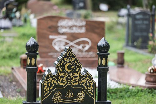 Viele Städte haben nach und nach ihre Flächen für muslimische Bestattungen erweitert. (Symbolbild) - © Oliver Berg/dpa