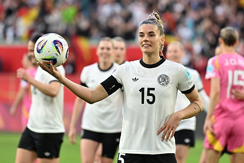 Gleich drei Tore im DFB-Trikot: Selina Cerci - © Swen Pförtner/dpa