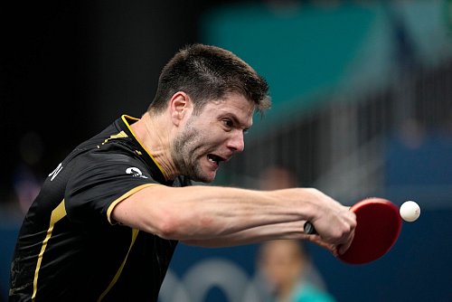 Steht im EM-Achtelfinale: Der deutsche Tischtennis-Star Dimitrij Ovtcharov. - © Petros Giannakouris/AP/dpa