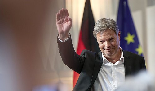 Der frühere Bundeswirtschaftsminister und Vizekanzler Robert Habeck hat sich aus der Politik zurückgezogen. (Archivbild) - © Hannes P Albert/dpa