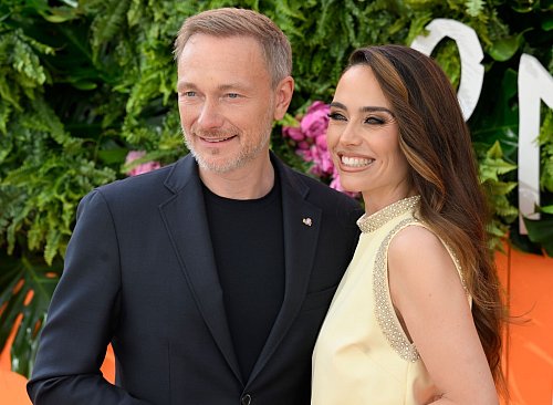 Ex-Finanzminister Christian Lindner widmet sich heute auch Vaterpflichten - er hat ein Baby mit der Journalistin Franca Lehfeldt. (Archivbild) - © Roberto Pfeil/dpa