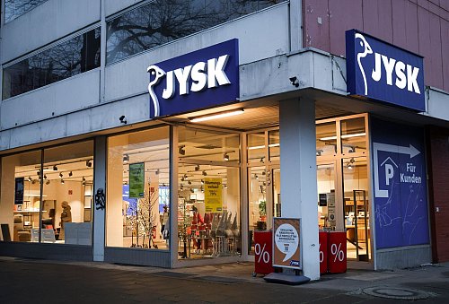 Jysk ist in vielen Städten und Gemeinden in Deutschland vertreten. - © Christian Charisius/dpa