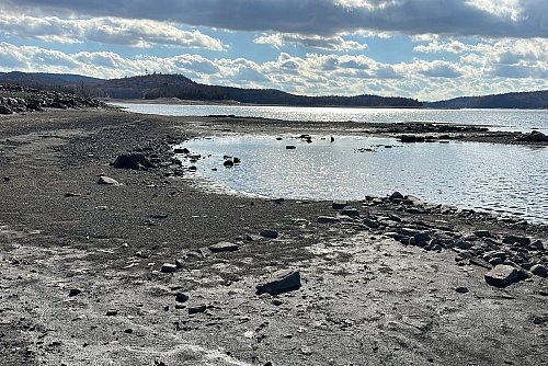 Die Wasserstände an der US-Ostküste sind niedrig - © Ted Shaffrey/AP/dpa