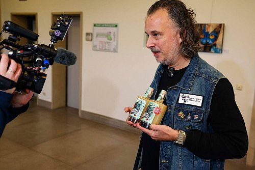 Klare Entscheidung des Landgerichts: Ole Wittmann darf seinen Likör ohne Ei «Likör ohne Ei nennen» - © Frank Molter/dpa