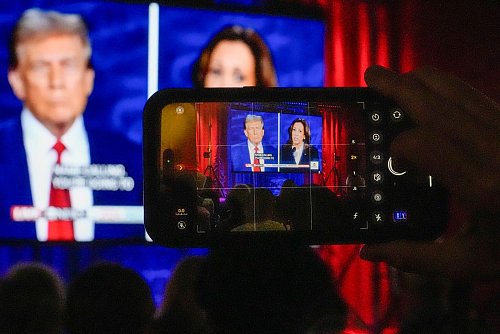 Harris brachte Trump bei dem TV-Duell eins ums andere Mal aus der Fassung. (Archivbild) - © Morry Gash/AP/dpa