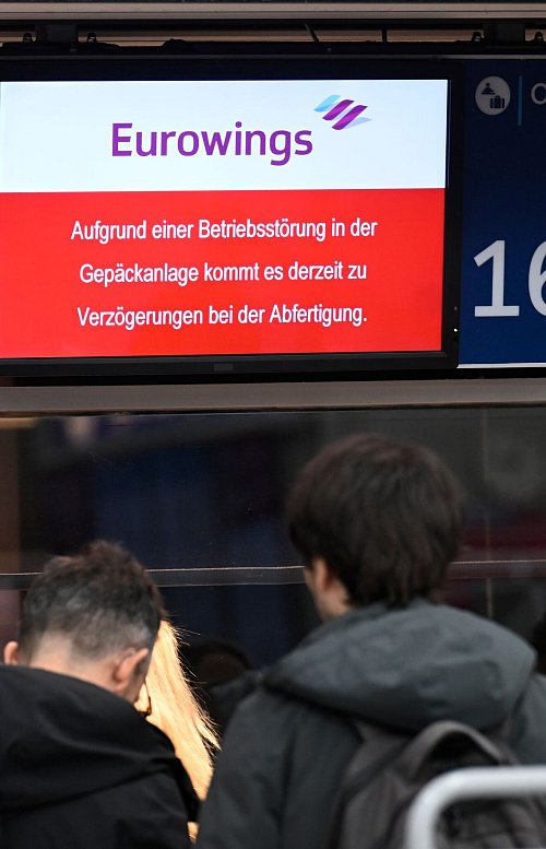 Die Gepäckanlage machte Probleme. - © Roberto Pfeil/dpa