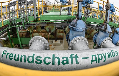 Die Kraftstoffversorgung in Deutschland ist nicht gefährdet, sagt die Bundesregierung. (Archivbild) - © Patrick Pleul/dpa-Zentralbild/dpa