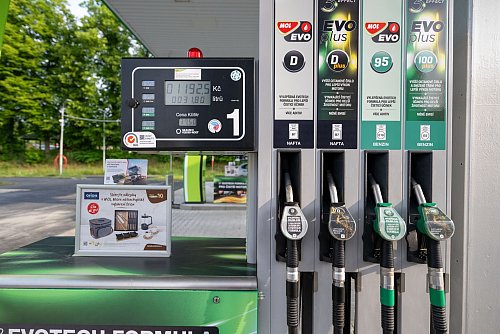 Tanken in Tschechien lohnt sich für deutsche Autofahrer. - © Pia Bayer/dpa