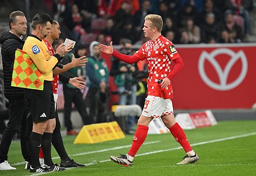 Der Mainzer Jonathan Burkardt musste gegen Gladbach früh ausgewechselt werden. - © Torsten Silz/dpa